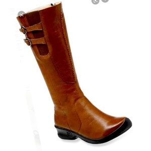 Keen brown boots (new)